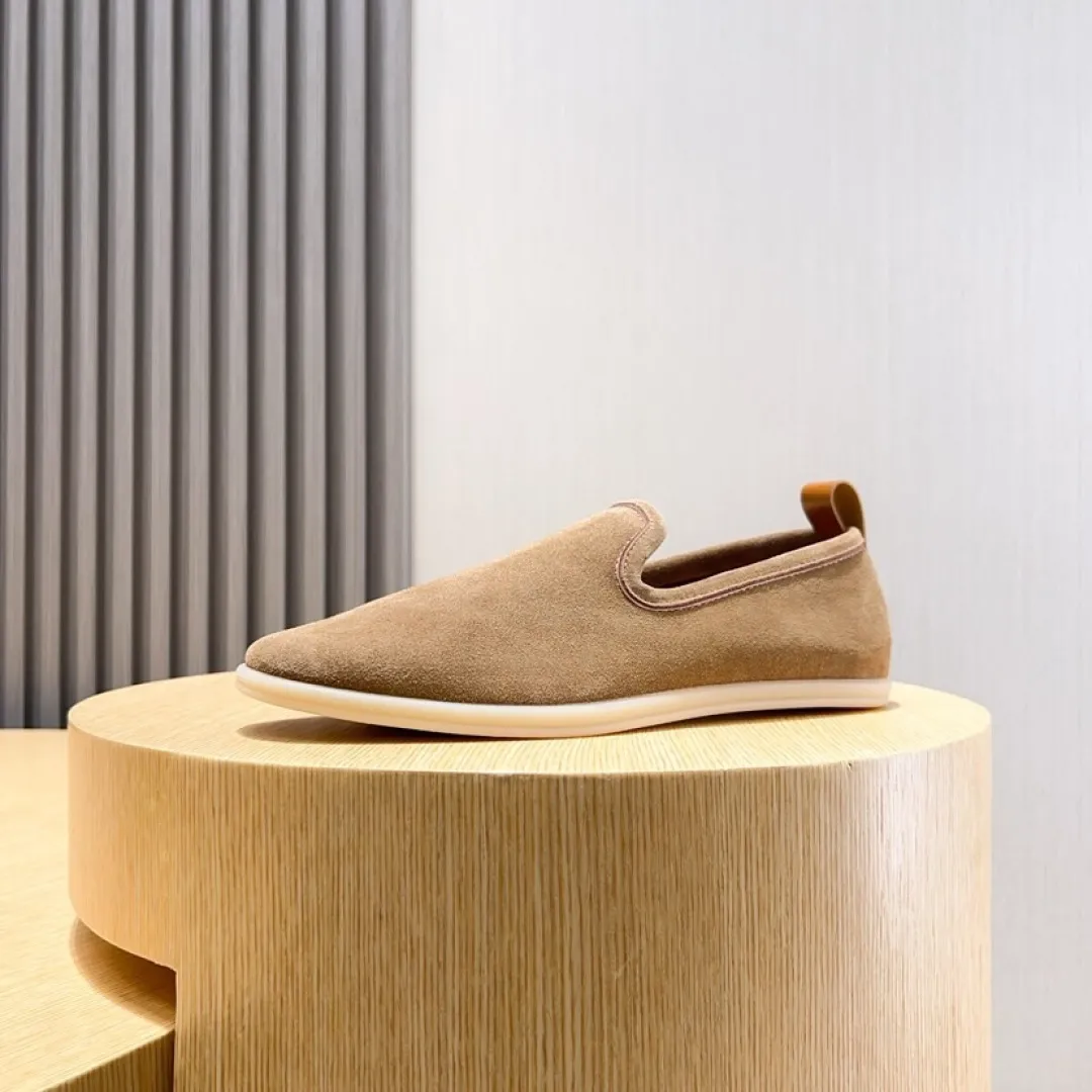 Men's shoes 400💰[loro piana] 2025 new moccasins, popular casual sneakers for street men. The shoes are made of first-layer suede leather uppers with rubber soles, a classic. The complex craftsmanship and meticulous structure make the shoes light and soft, allowing you to walk comfortably and freely. Perfect for summer wear. Yardage: 38-45.